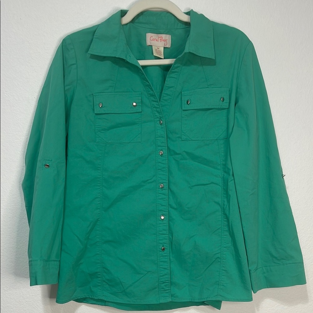 Coral Bay Green Button-Up Shirt Size Medium PTP 21” EUC